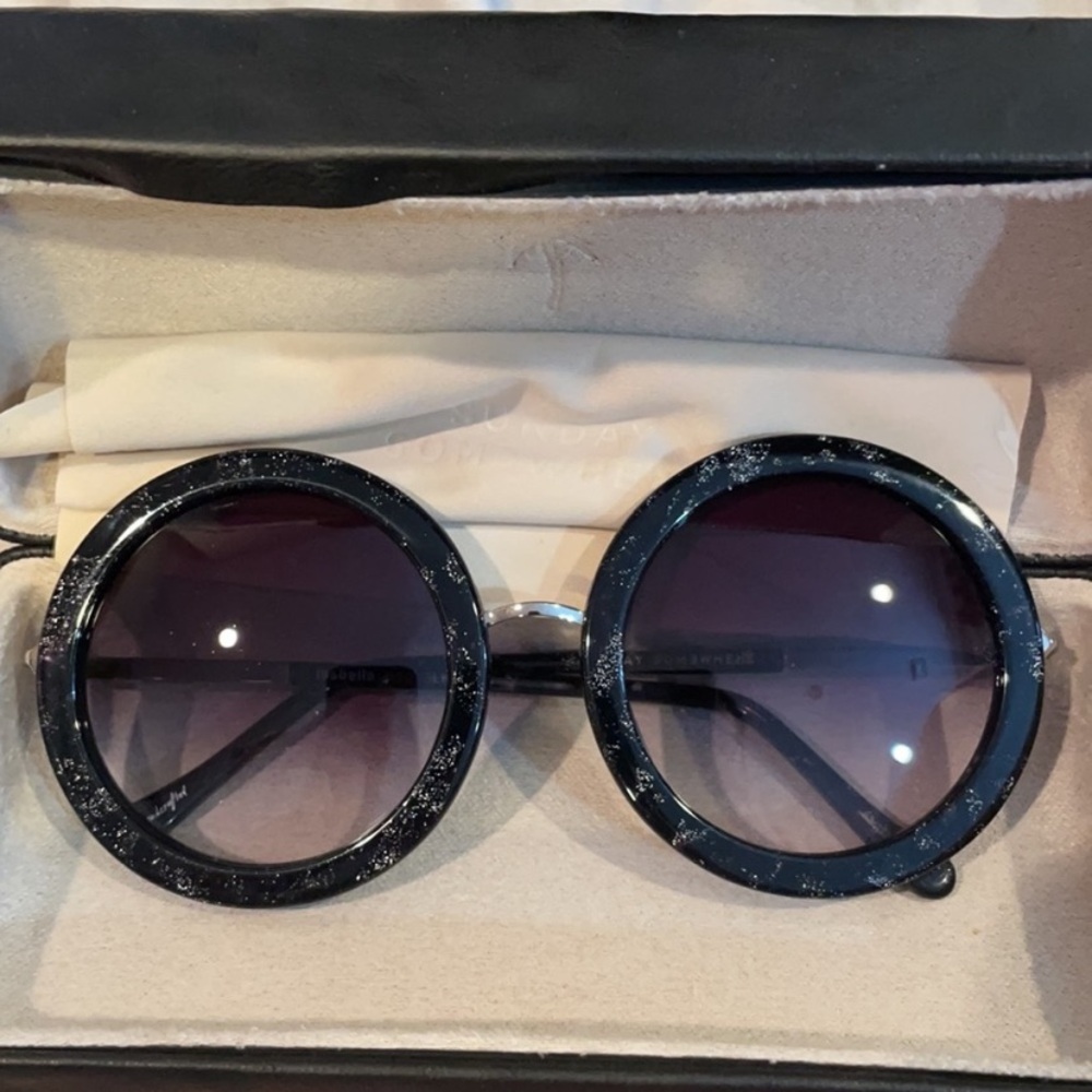 Sunday Somewhere Black and Silver Round Sunglasses